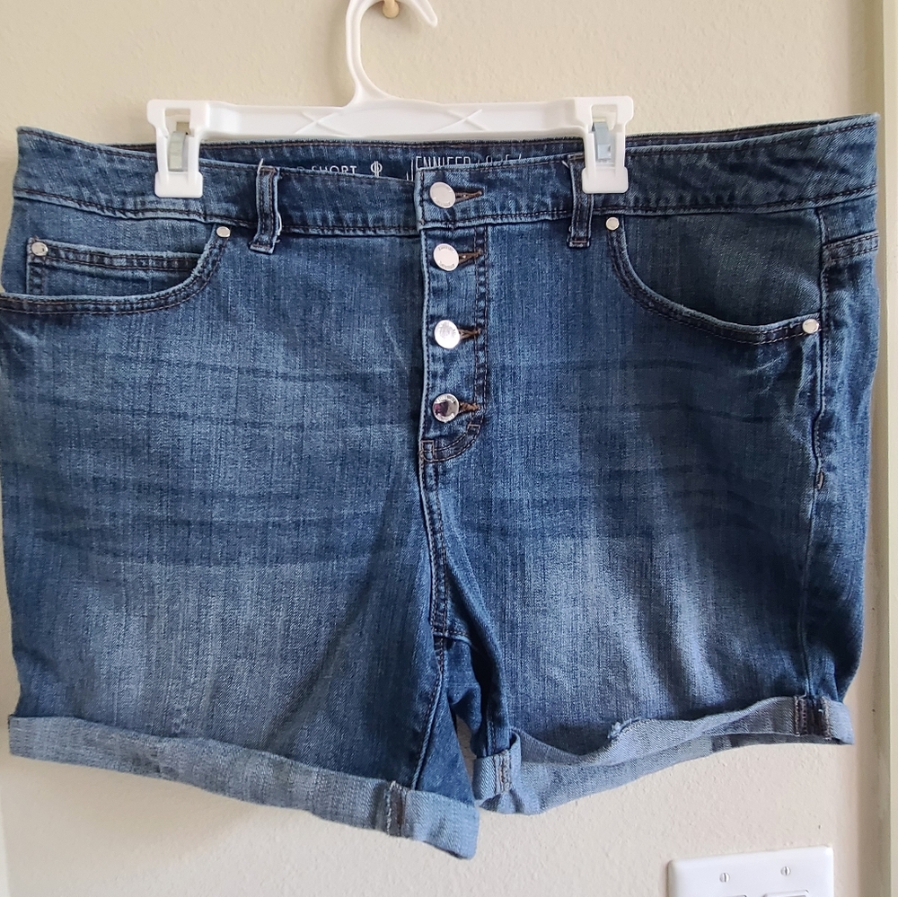 Light wash boyfriend Jean shorts